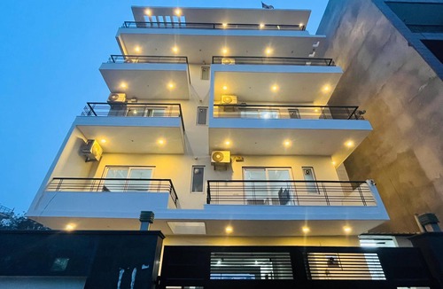 Sector 51 Apartment | The Lodgers Luxury Studio Apartment In front of Artemis Hospital