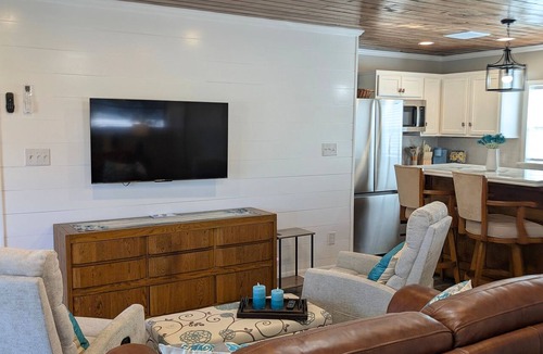 Paradise Lakes Apartment | The Loft at Paradise - Studio with Full Kitchen & King Bed