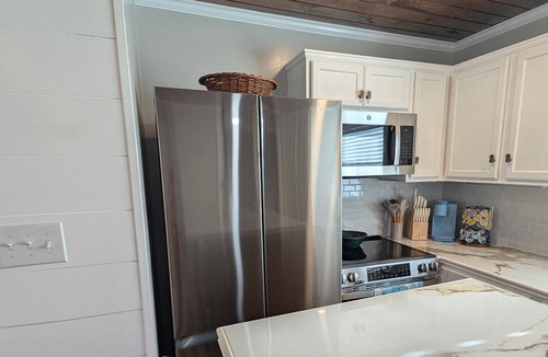 Paradise Lakes Apartment | The Loft at Paradise - Studio with Full Kitchen & King Bed