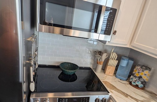 Paradise Lakes Apartment | The Loft at Paradise - Studio with Full Kitchen & King Bed