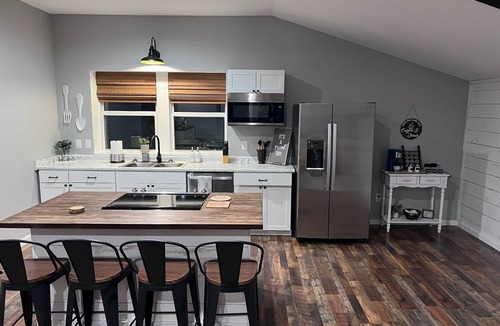 Dayton House | The Loft is a charming barndominium-style guesthouse near Lake Chickamauga.
