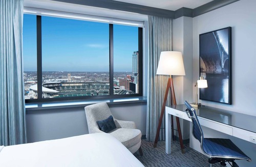 Downtown Minneapolis Hotel | The Lofton Hotel, Tapestry Collection by Hilton