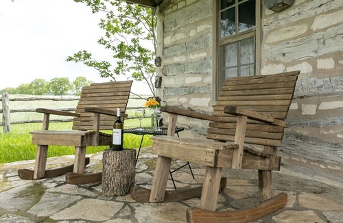 Fredericksburg Cabin | The Log Cabin | Charming Country Cabin
