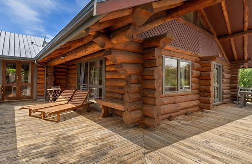 Wanaka Ski Chalet | The Log House, an authentic alpine oasis