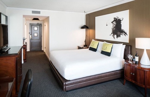 Logan Square Hotel | The Logan Philadelphia, Curio Collection by Hilton