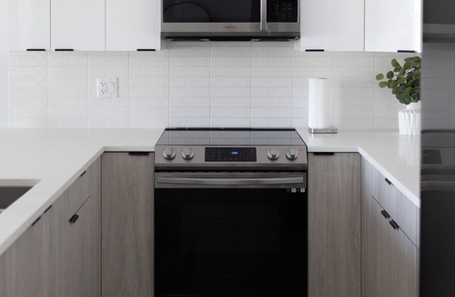 Langley Condo | The Logan Residence, 2-bed, 2- full bath Suite - In the Heart of Langley City