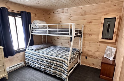 Reed City Cabin | The Lonney Inn