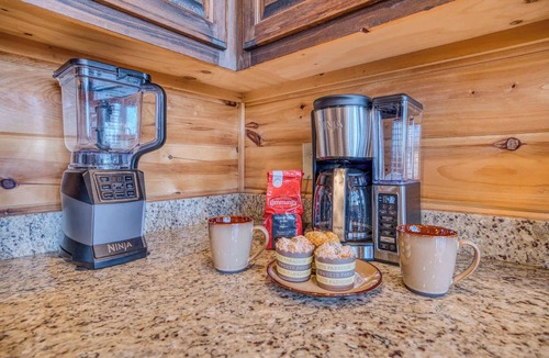 Ridges Over the Lake Cabin | The Looking Glass - pets-view-fireplaces-hot tub