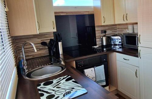 Llanybri Ski Chalet | The Lookout