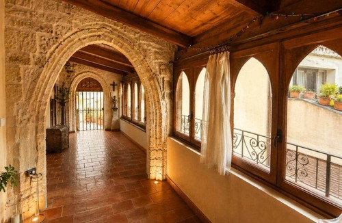 Caderousse House | The Lords’ Suite – Château Vieux d’Ancezune