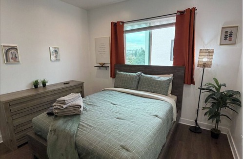 Vernon House | The Lorena Lounge