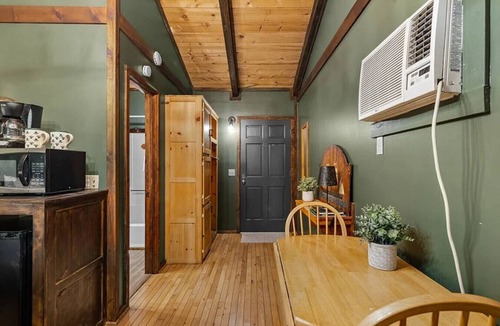 Sautee Nacoochee Bed & Breakfast | The Lost Compass - Suite #1 - Cozy Cabin Retreat