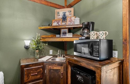 Sautee Nacoochee Bed & Breakfast | The Lost Compass - Suite #1 - Cozy Cabin Retreat