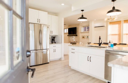 Mount Auburn House | The Lounge- Heated Private Bar, Hot Tub, Fire Pit, Sleeps 14
