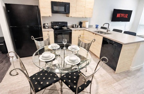 Downtown Des Moines Apartment | The Luxe Black Haven (340)