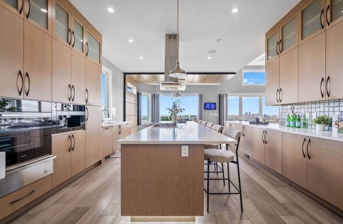 Southwest Calgary House | The Luxe - Elevated stay w/city views