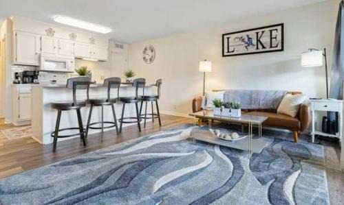 Village of Four Seasons House | The Luxe Lakefront