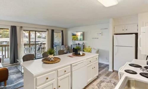 Village of Four Seasons House | The Luxe Lakefront