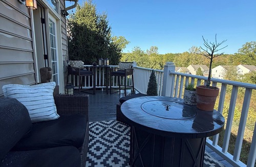 Peninsula House | The Luxe Ledge 4bedroom 4bathroom home with scenic views