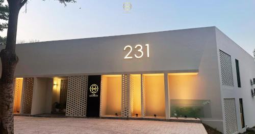 Alor Gajah Villa | The Luxurious 231, Lake House Villa