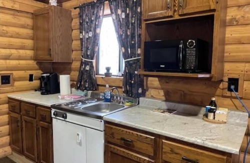 Division No. 11 Cabin | The Lynx cabin - Bear Creek Cabins