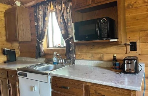 Division No. 11 Cabin | The Lynx cabin - Bear Creek Cabins