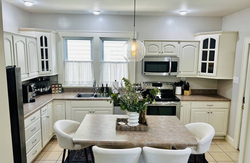 Springfield House | The Mac House - Sleeps 10