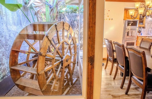 Anaheim Colony Historic District House | The Magic Forest House - 1mile to Disneyland family friendly House with a pool.