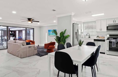 Southside House | The Mandarin Pool Place | Pool + Games