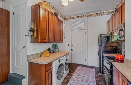 Berkeley Springs House | The Manor - historic mansion, covered porch, wifi, walk to everything, king bed