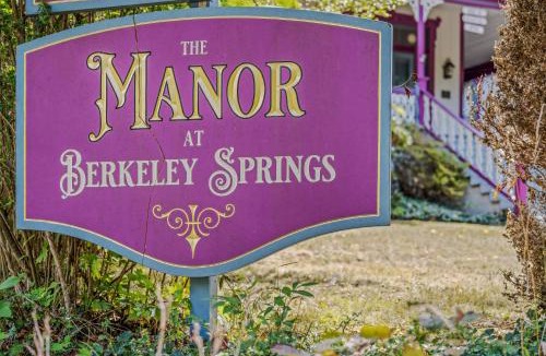Berkeley Springs House | The Manor - Historic Mansion, Wifi, Covered Porch, Screen Porch, King Bed, Walk to Spas, Shops & Restaurants