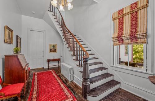 Berkeley Springs House | The Manor - Historic Mansion, Wifi, Covered Porch, Screen Porch, King Bed, Walk to Spas, Shops & Restaurants
