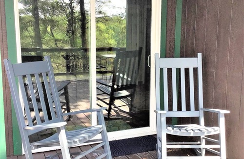 Mid America Cabin | The Maple at Hamilton Cove ~ Pet-Friendly Lake Area Cabin