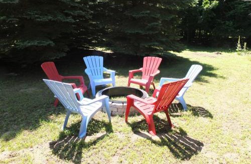 Frankfort House | The Maple Cottage - Walk to Beach & Lake Michigan