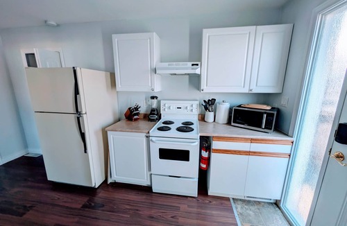 Alert Bay Apartment | The Maple Executive Suite | 2-Bedroom Serviced Apartment