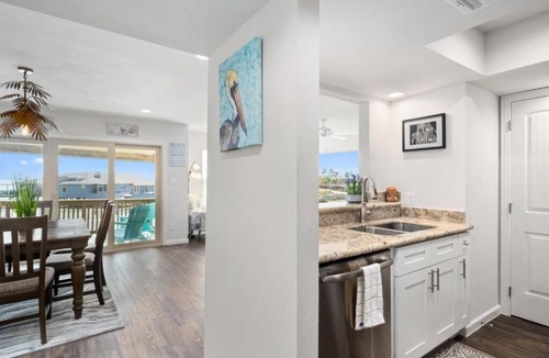 Harbor Oaks Condo | The Mar Vistas - Beautiful Second Floor Allegro North Condo!