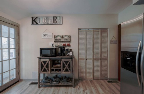 Lakeside Condo | The Marblehead Inn - Limestones