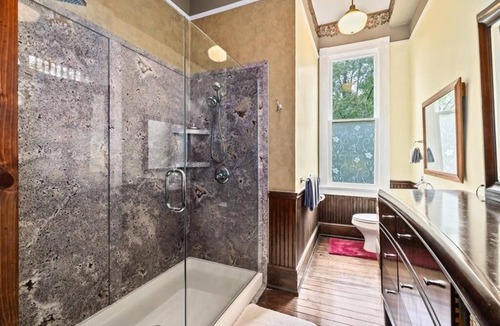 Central Business District Bed & Breakfast | The Mardi Gras House