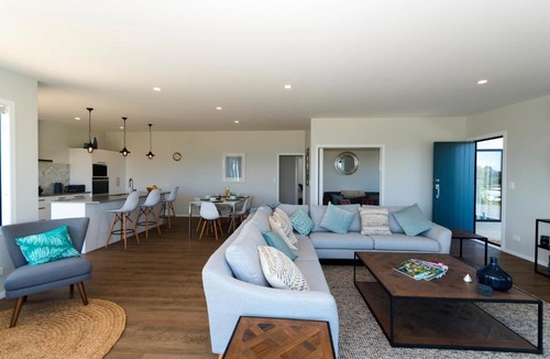 Cable Bay House | The Mariner's Post - Cable Bay Holiday Home