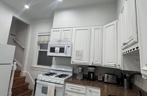 Columbia Heights House | The "Mark" Victorian Brownstone – Sleeps 10-12/9 Beds