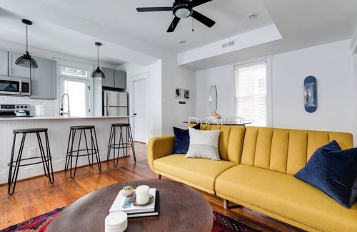 Church Hill House | The Marshall, 2BR/BA Church Hill Retreat