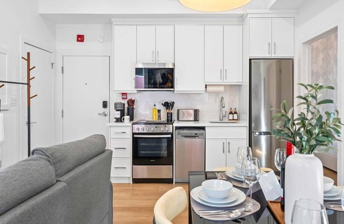 Grange Park Hotel | The McCaul | Spacious Suite near MAJOR INTERNATIONAL SPORTING EVENT 2026