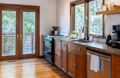 Pullman House | The McKenzie BnB | Walk to WSU & Downtown | 3BR/2BA | Sleeps 6–8