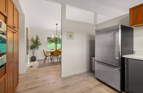 Shelton House | The Meadow on Hammersley Sauna, Spa & Waterviews