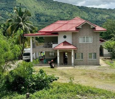 Paracelis House | The Meadow View House