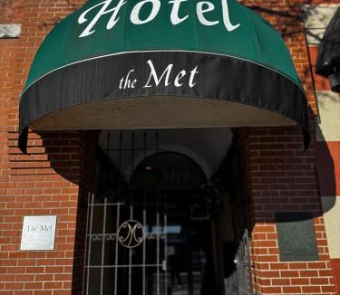 Downtown New Westminster Hotel | The Met Hotel