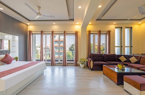 Sector 27 Hotel | The Metro Stay by ASPL