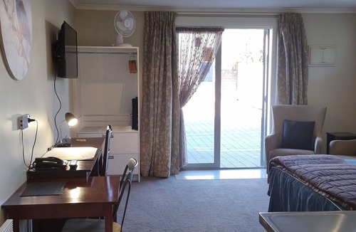 Oamaru Hotel | The Mews Oamaru