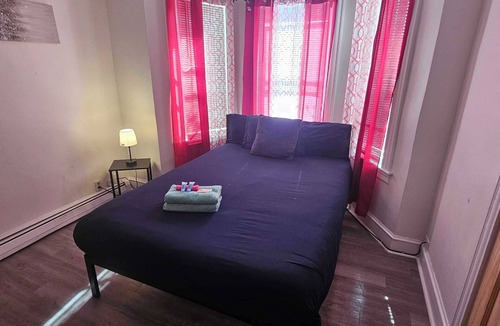 North Providence Apartment | The Middle flight Spacious 4-bedroom apartment with AC in North Providence