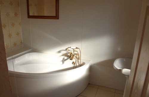 Pembroke Hotel | The Middlegate Hotel